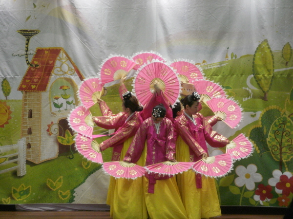 2010 제 1회 아이사랑축제 - 율동(부채춤) 이미지 2